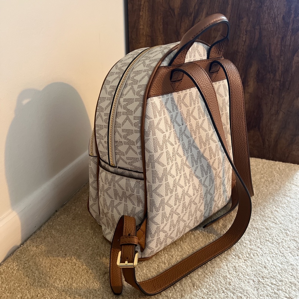 Michael Kors studded backpack - Picture 3 of 3
